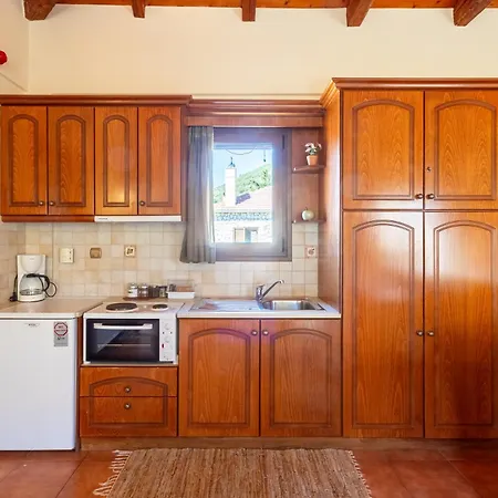 Pleiades Season Gems - Korinthos Stone Retreats Hotel