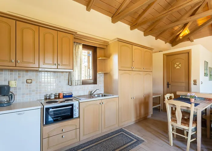 Pleiades Season Gems - Korinthos Stone Retreats Отель Kalianoi